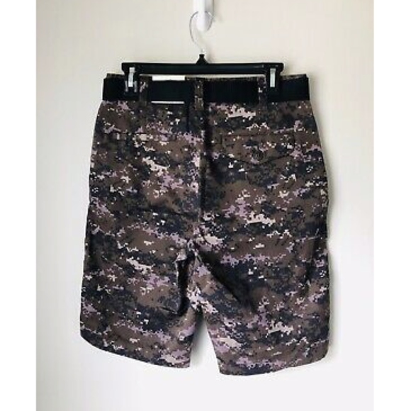 NWT Islandia Clothing Company Camo Shorts w/ Belt - Picture 2 of 3